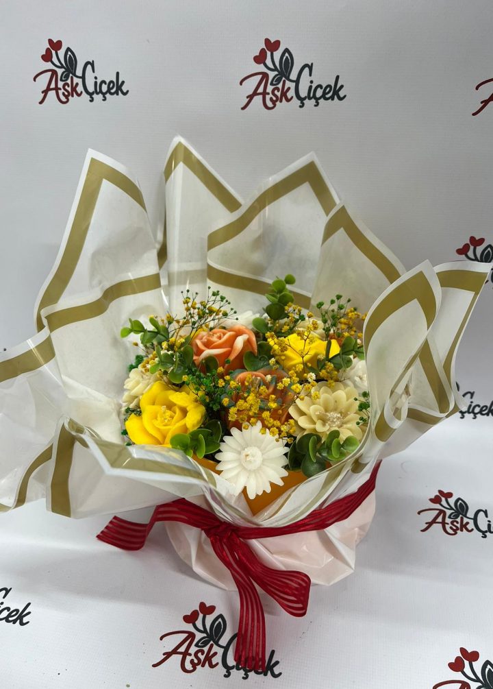 Rengarenk Güllü Kokulu Mum