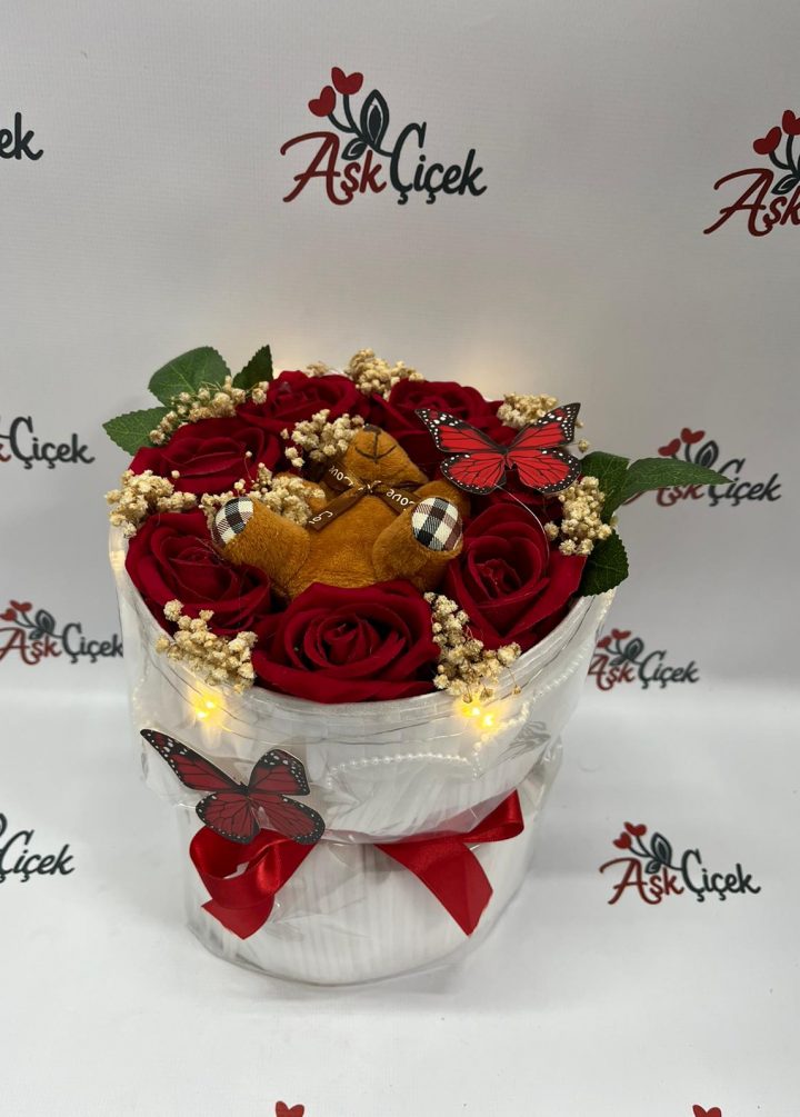 Kırmızı Işıklı Yapay Gül